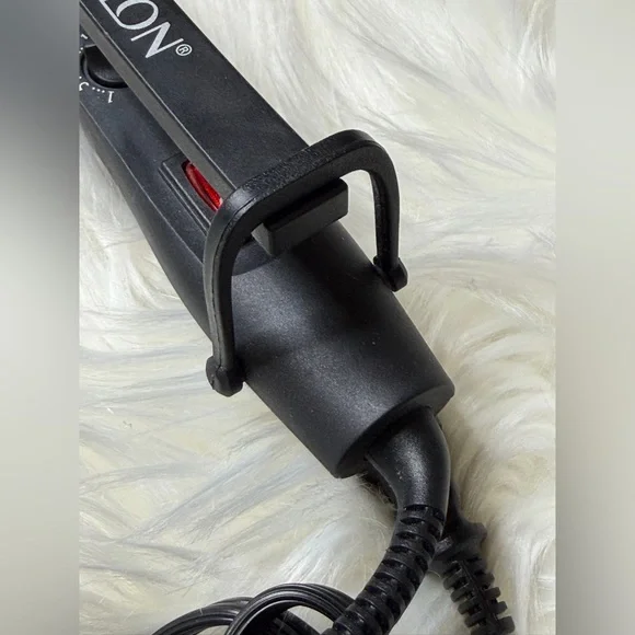 3-Barrel Tourmaline Ceramic Jumbo Waver - Picture 3 of 7